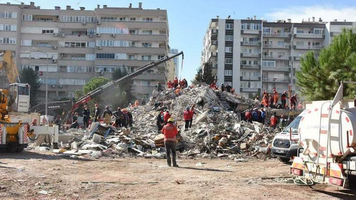 İzmir depreminde yıkılan Emrah Apartmanı ile ilgili 2 belediye görevlisine dava