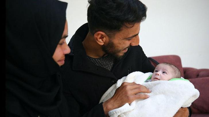 Depreme kuvözde yakalanan Meryem bebek, 2 ay sonra ailesine kavuştu