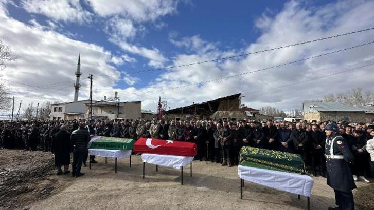 Kazada ölen uzaman çavuş, eşi ve kızı toprağa verildi