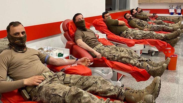 Özel harekattan Kızılay'a kan bağışı