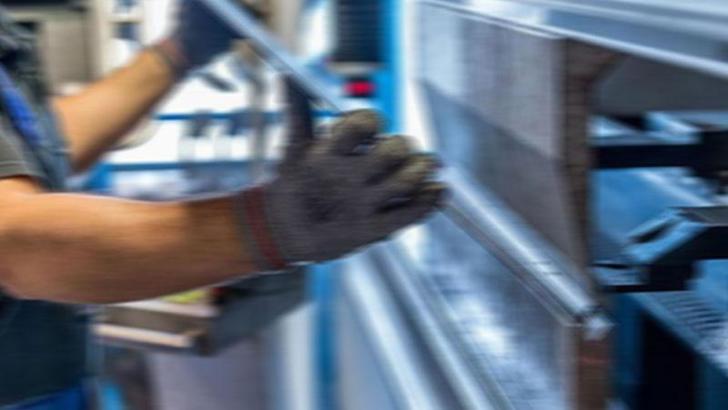 Sanayi üretimi yıllık yüzde 8,2 azaldı