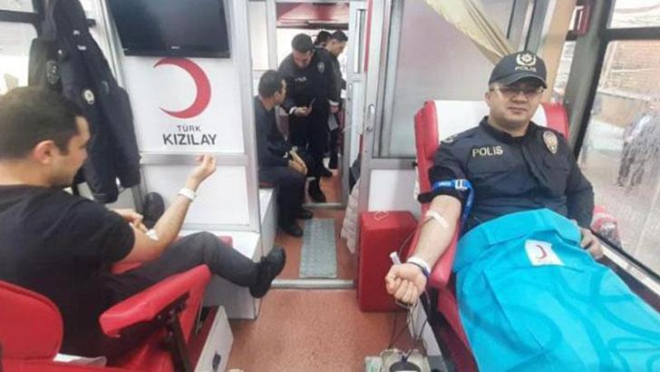 Şişli ilçe Emniyet Müdürlüğü ekiplerinden Türk Kızılay'ına kan bağışı