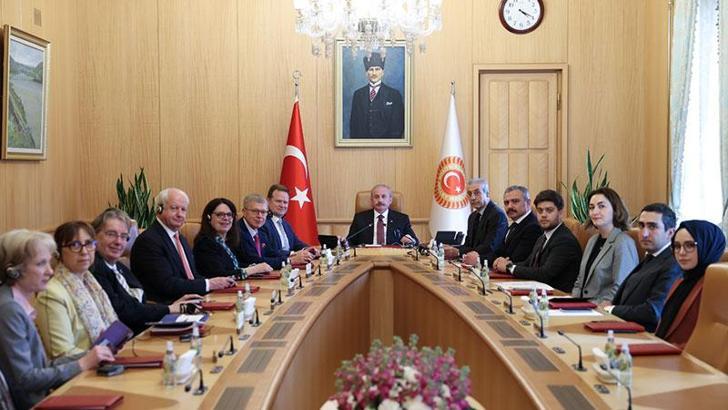 TBMM Başkanı Şentop, 'AKPM Seçim Gözlem Heyeti'yle görüştü