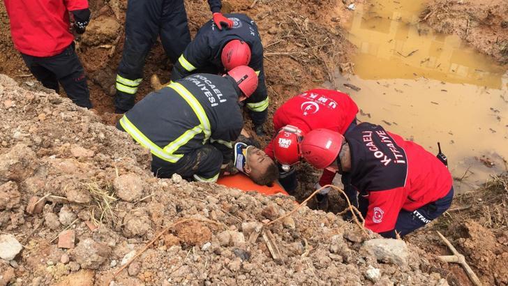 Temel kazısında toprak altında kalan inşaat işçisini itfaiye ve mesai arkadaşları kurtardı
