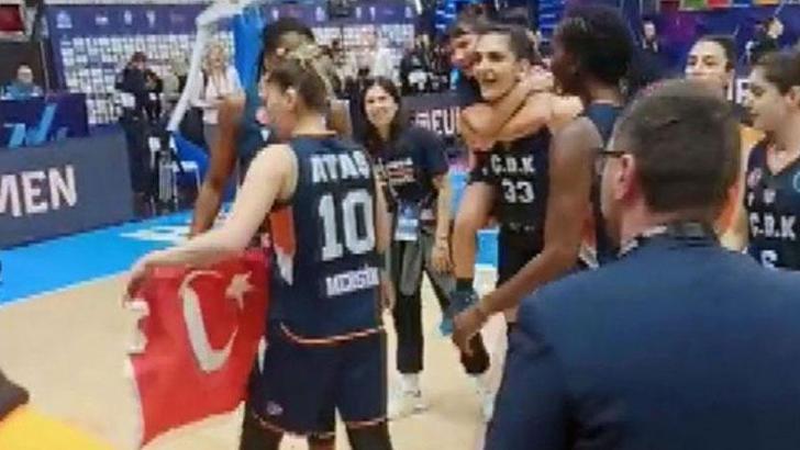 Prag Büyükelçisi Bağış, ÇBK’nın Türk bayrağı açmasına engel olanlara tepki gösterdi