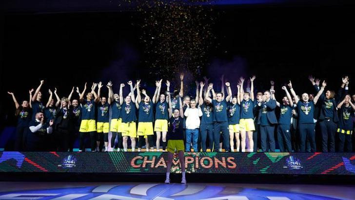 Şampiyon Fenerbahçe Alagöz Holding, kupasını aldı