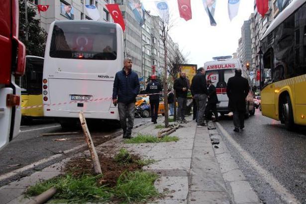 Şişli'de servis minibüsü önce iki İETT otobüsüne ardından taksiye çarptı