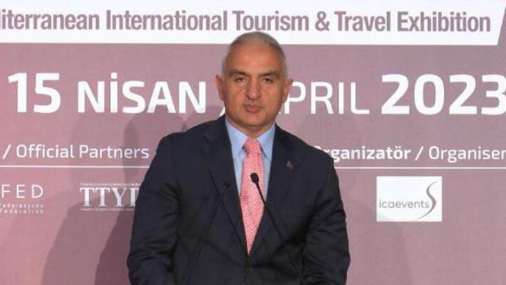 Bakan Ersoy: Sultanahmet Camii'ni bayramda ibadete açıyoruz