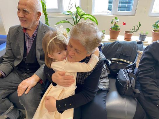 Çocuklardan Tuzla'daki Yaşlılar Merkezi’ne bayram ziyareti