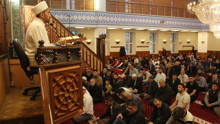 Deprem bölgesinde bayram namazı