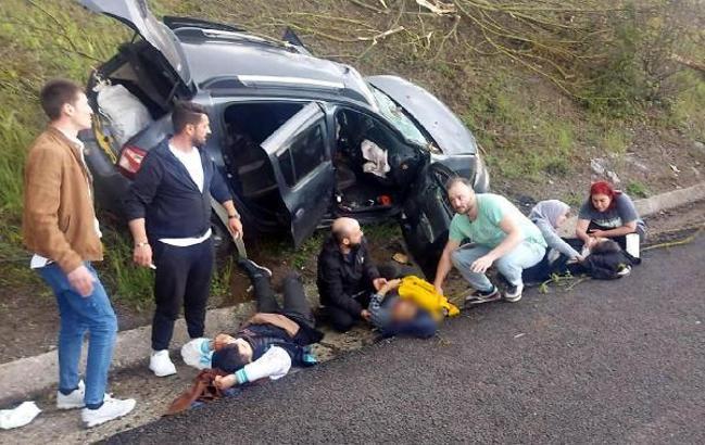 Takla atan otomobilde kalbi duran sürücü kalp masajı ile hayata döndürüldü