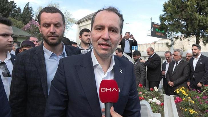 Fatih Erbakan, babası Necmettin Erbakan'ın kabrini ziyaret etti