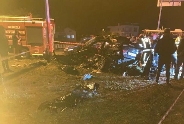 Denizli'de otomobil ile minibüs çarpıştı: 4 ölü, 3 yaralı