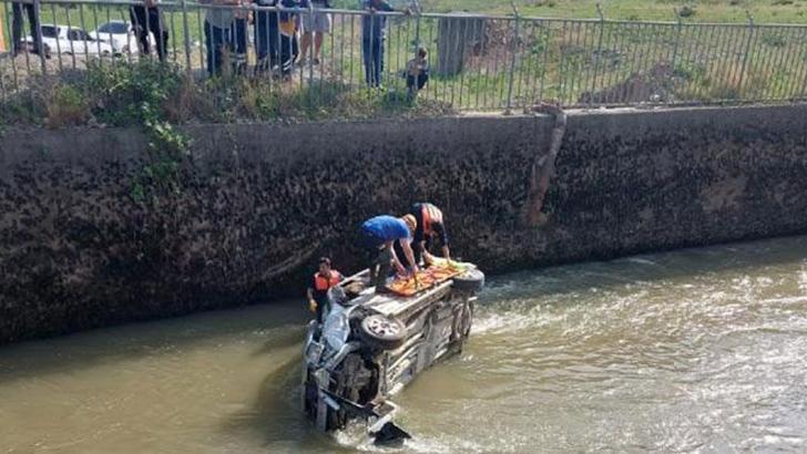 Kontrolden çıkan hafif ticari araç sulama kanalına düştü; karı- koca öldü, 1 yaralı