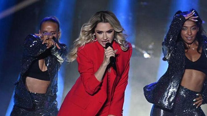 Şarkıcı Hadise'nin mesajlarını yayınladığı iddia edilen gazeteciye dava