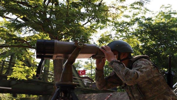 Yunanistan sınırında 1'i PKK/KCK mensubu 3 kişi yakalandı