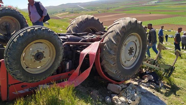 Şanlıurfa'da, devrilen traktörün sürücüsü öldü