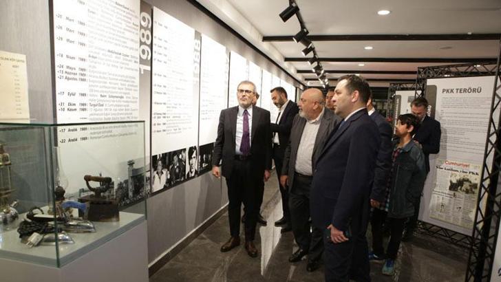 '1980'ler Kimlik Bunalımı' sergisi Ankara'da açıldı