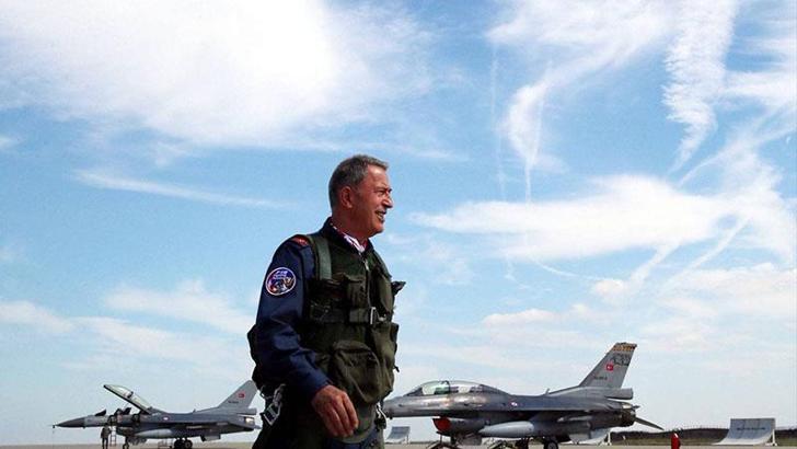 Bakan Akar'dan 'Dünya Pilotlar Günü' mesajı