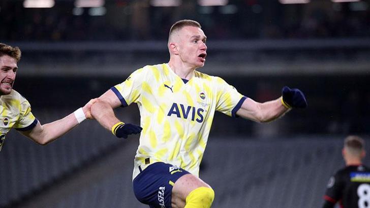 Attila Szalai’nin iç yan bağlarında esneme ve ödem