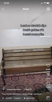 Evine götürüp aşkını ilan ettiği bankı, belediye geri istedi