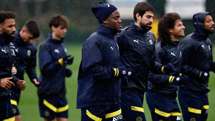 Fenerbahçe'de Batshuayi takımla çalışmalara başladı