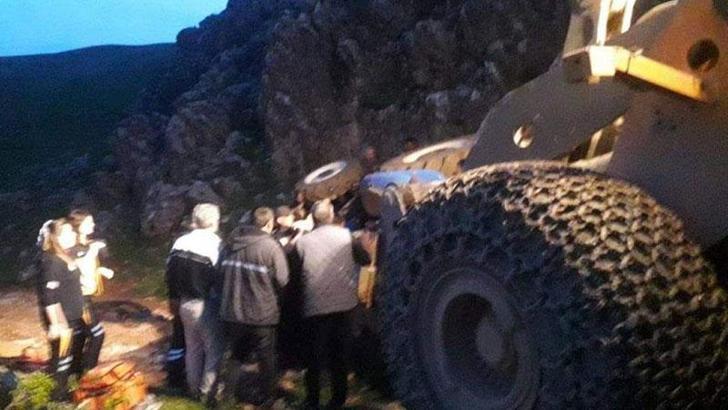 Şarampole devrilen traktördeki anne öldü, oğlu ağır yaralandı