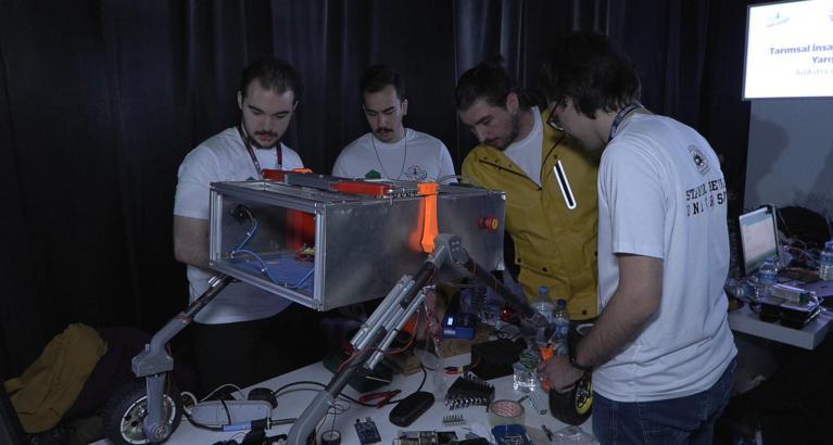 ‘Tarımda yabani otları yok eden araç’ üreten öğrenciler TEKNOFEST finalinde birinciliği bekliyor