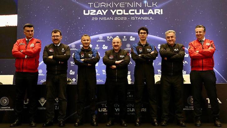 Bakan Varank Türkiye'nin ilk uzay yolcularıyla bir araya geldi