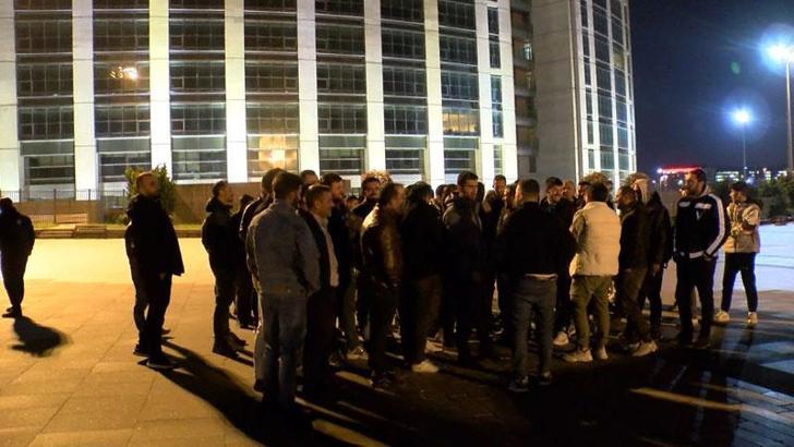 Adliye önünde toplanan online uygulamanın bayilerinden konkordato tepkisi