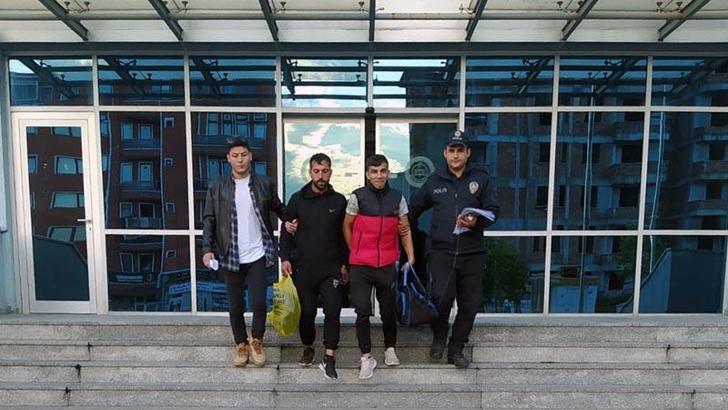 Bıçak çektikleri kişinin parasını gasbeden 2 şüpheli, tutuklandı