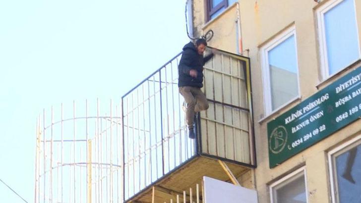 Beşiktaş’ta 4'üncü kattan iş yerinin tentesine atlayınca yaralandı