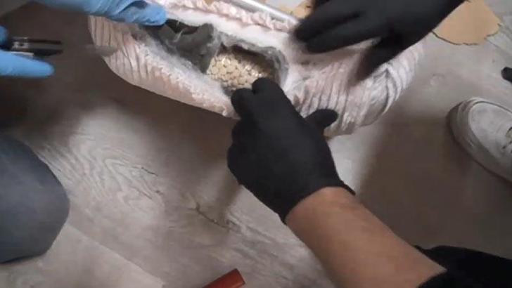 Çeyiz sandığından uyuşturucu haplar çıktı