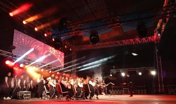 Ukrayna'nın müzikle sesi olan grup, İzmir'de konser verdi