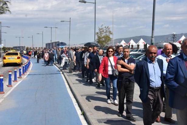TCG Anadolu'ya İzmir'de yoğun ilgi