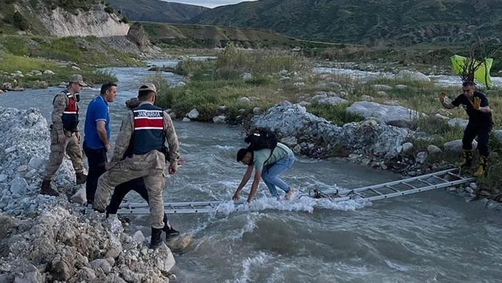 Siirt'te suyun yükselmesiyle oluşan adacıkta mahsur kaldılar