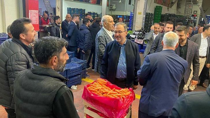 Bakan Kasapoğlu, İzmir Meyve ve Sebze Hali'ni ziyaret etti