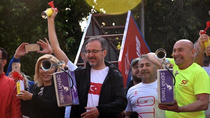 Maratonİzmir'de startı Bakan Kasapoğlu yaptı
