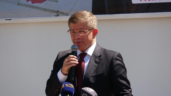 Davutoğlu: Bu ülkenin üstündeki istiklal güneşini daim kılmaya çalışıyoruz