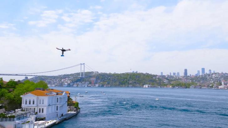 Drone ile kıtalar arası kargo teslimatı gerçekleşti