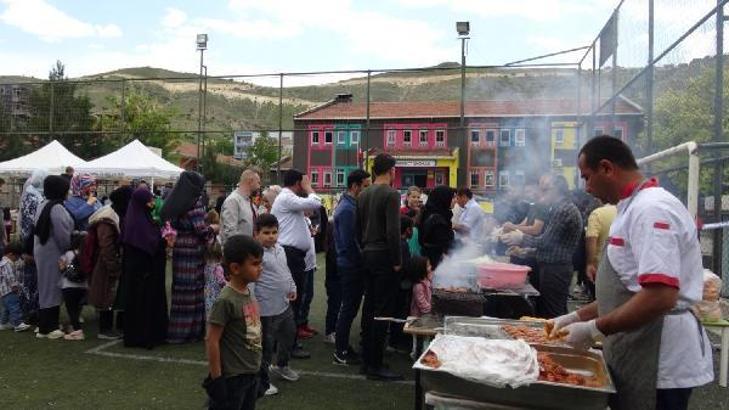 Gercüş’te depremzede öğrenciler yararına kermes düzenlendi