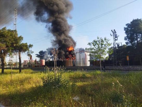 Mardin'de asfalt tankında çıkan yangın, 1 saatte söndürüldü