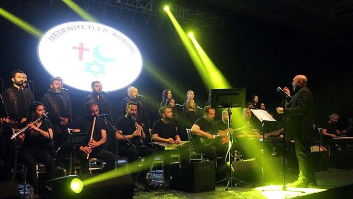 Depremde 7 üyesini kaybeden ‘Antakya Medeniyetler Korosu’ Gaziantep’te sahne aldı