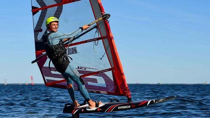 İzmirli sörfçü Cavit'e Fransa'dan madalya