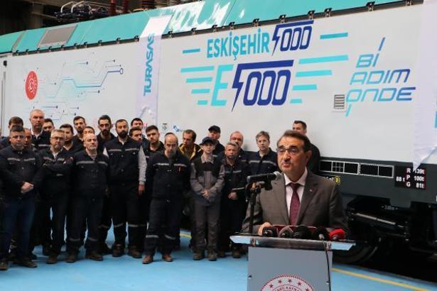 Bakan Dönmez: Elektrikli anahat lokomotifinin testleri bitmeden görüşme teklifleri geldi