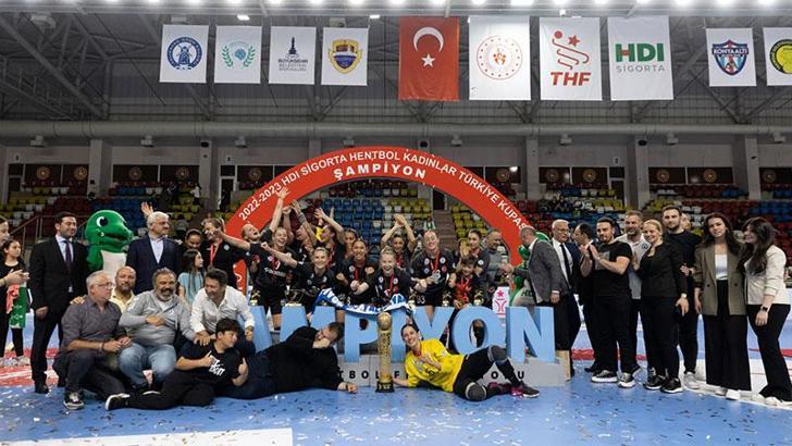 Hentbol Kadınlar Türkiye Kupası'nda şampiyon Yalıkavak Spor