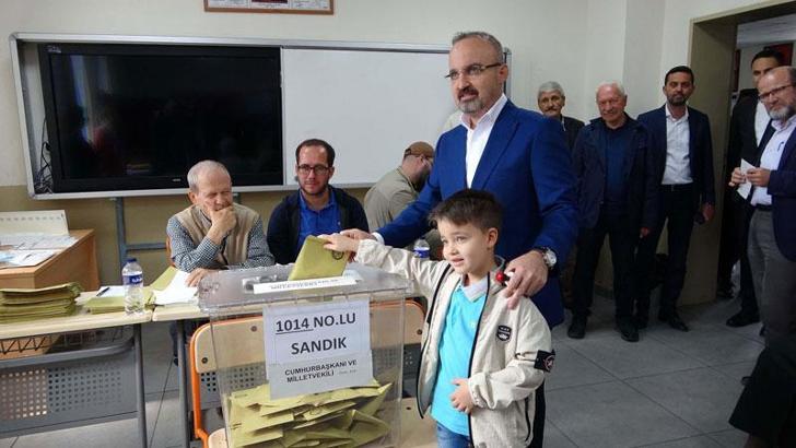 AK Parti'li Turan oyunu Çanakkale'de kullandı