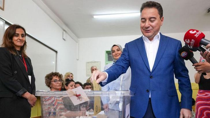 Babacan, Ankara'da oyunu kullandı: Bugün bayramımız