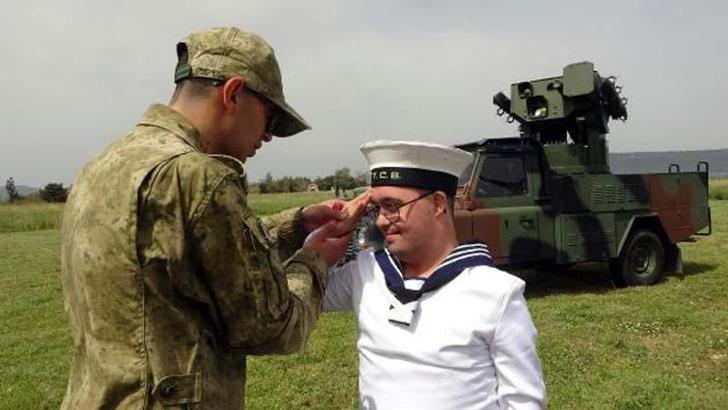Çanakkale'de engellilerin 1 günlük askerlik heyecanı; TCG Anadolu'yu selamladılar