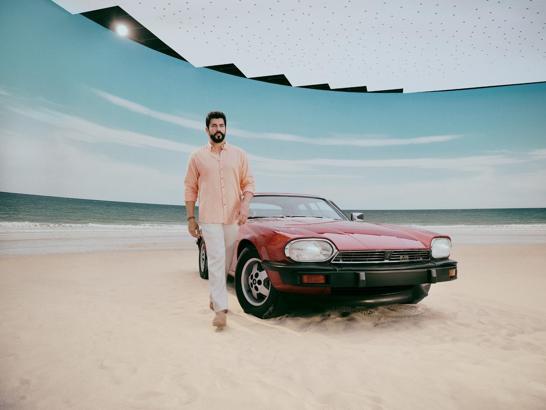 Burak Özçivit sanal stüdyoda objektif karşısına geçti